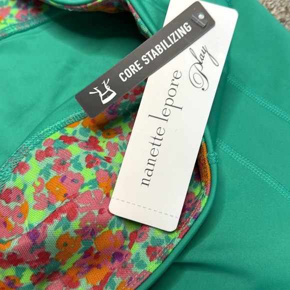 Nanette Lepore compression cropped active leggings, vivid green NWT - Picture 5 of 5